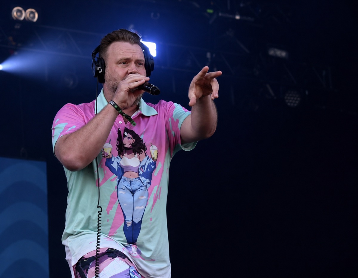 Daniel Bedingfield performing live